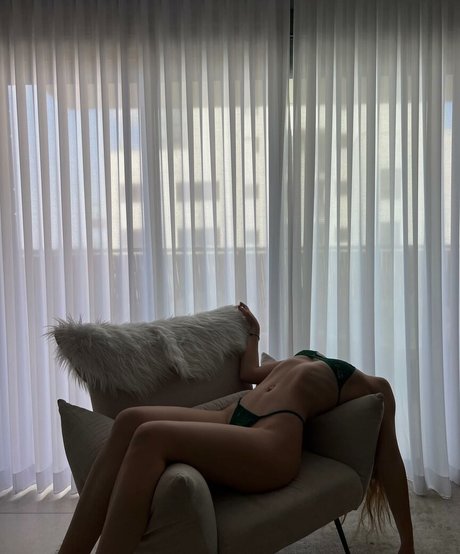 Kerenpy pornstar naked image