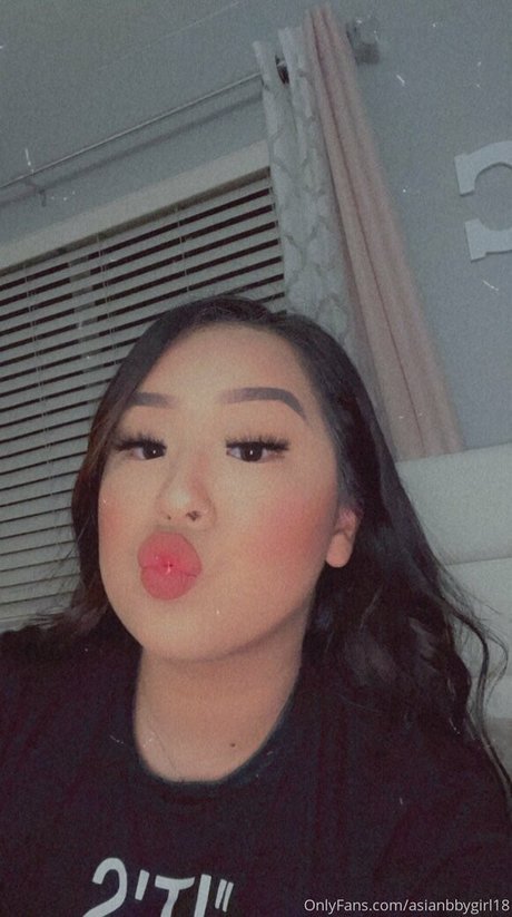 asianbbygirl18 modelo agradable foto