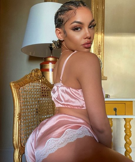 ImanniJackson modelo desnudo archivo