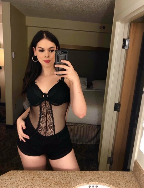 linalust13 hot model images