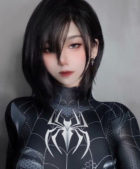 Aveline Tetsuya modelo imágenes