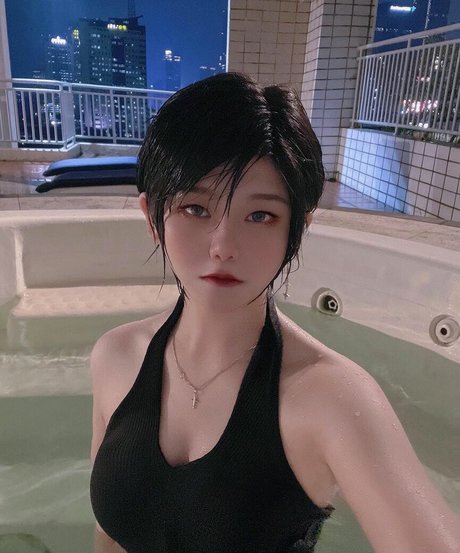 Aveline Tetsuya modelo sexy foto