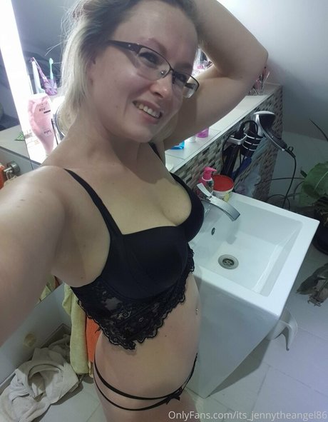 its jennytheangel86 star exclusive photos