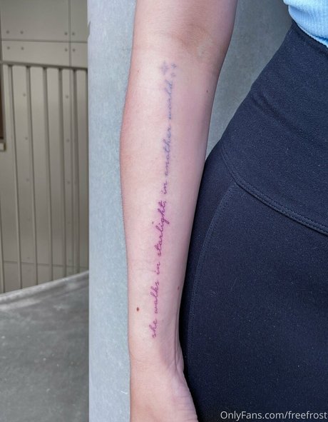 freefrost actriz desnuda imágenes