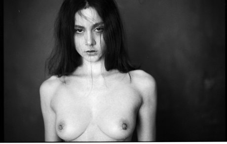 Nausicaa Yami hermosa estrella fotos