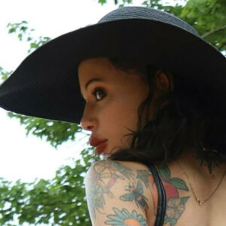 Holly Hendrix actrice érotique images