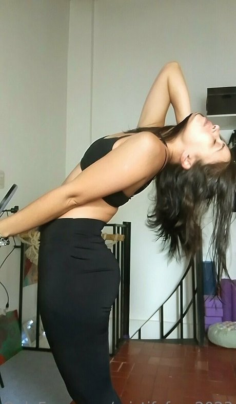 mistifyfree2023 modelo imagen