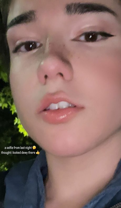 Arielle Maxine modelo porno galería