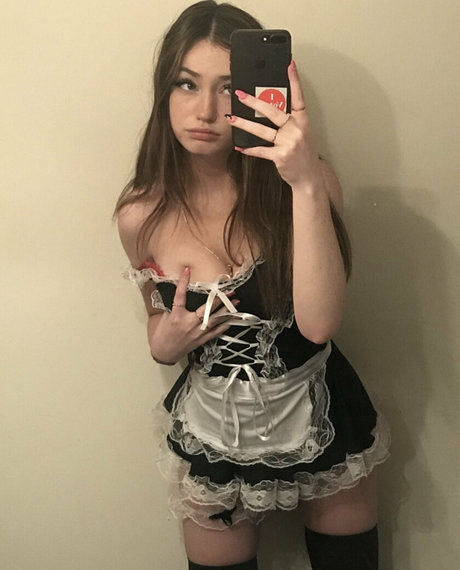 Skylarxraee model nude photo