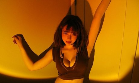 oss0rio adult actress picture