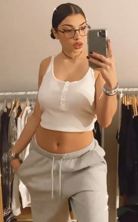 Emmy Tifrit arte estrella porno imagen