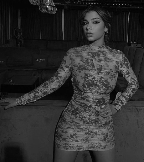 Emmy Tifrit modelo desnudo imagen