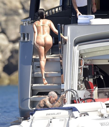 Kourtney Kardashian estrella de alta calidad imagen