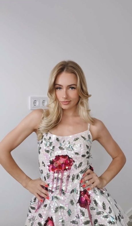 itsSky hermosa modelo foto