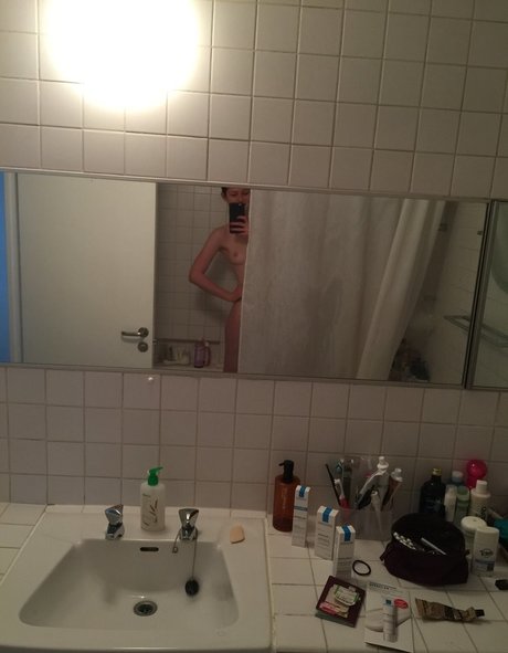 Bonnie Wright actriz de arte galería