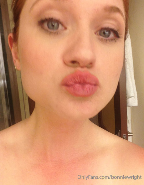 Bonnie Wright haut de star du porno image