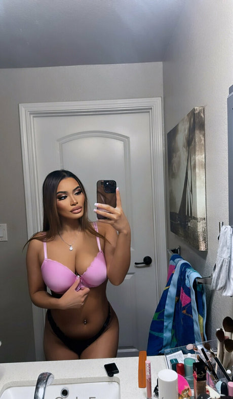 wetkinky étoile érotique images