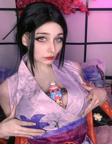 mia green tea modèle sexy photos