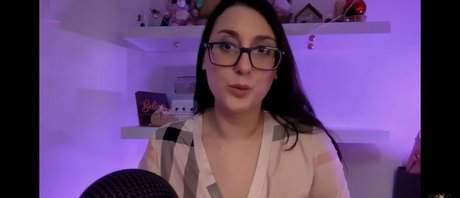 ASMR Alysaa hot actress pic