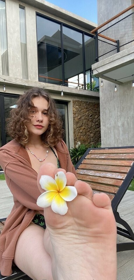 naaami top star image