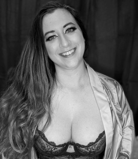 kimonokitsune modelo desnuda imagen