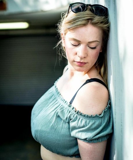 Laura Katz modelo erótico imágenes