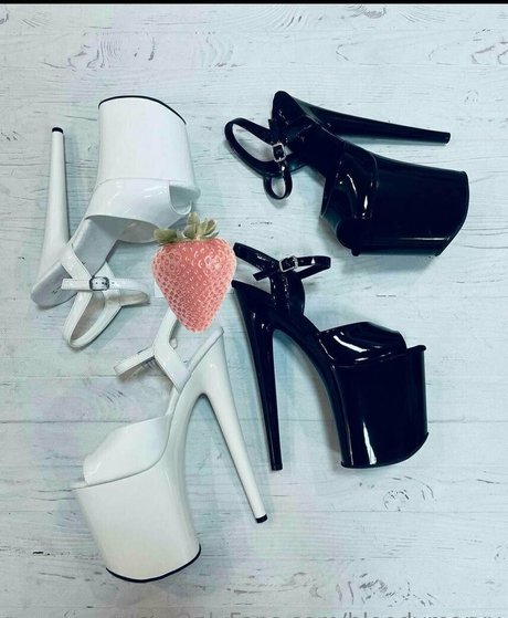 bloodymaryy actrice sexy des photos