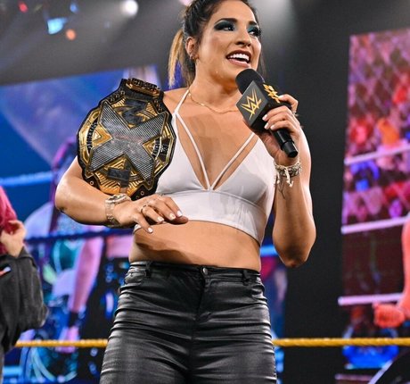 Raquel Rodriguez modèle magnifique collection