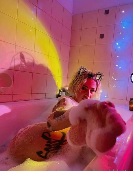 bambi latte nude model pics