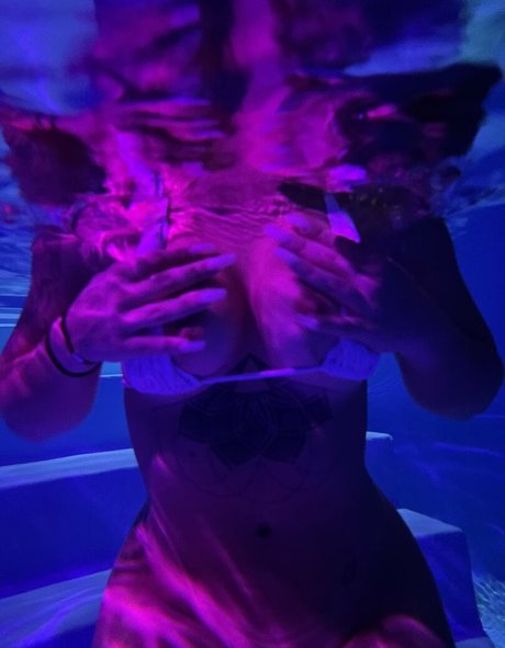 Jeeniibm erotic model pics