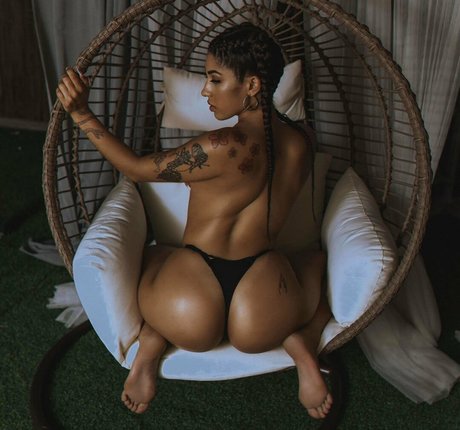 ClaudiaTwerkUp actrice de sexe collection