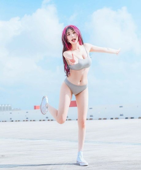 Akaei Ray modelo sexy galerías