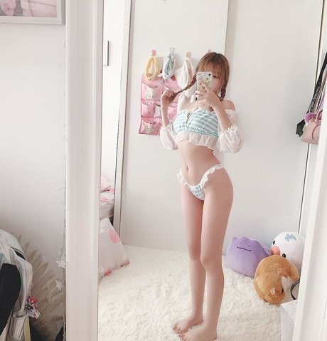 Akaei Ray actriz desnuda foto