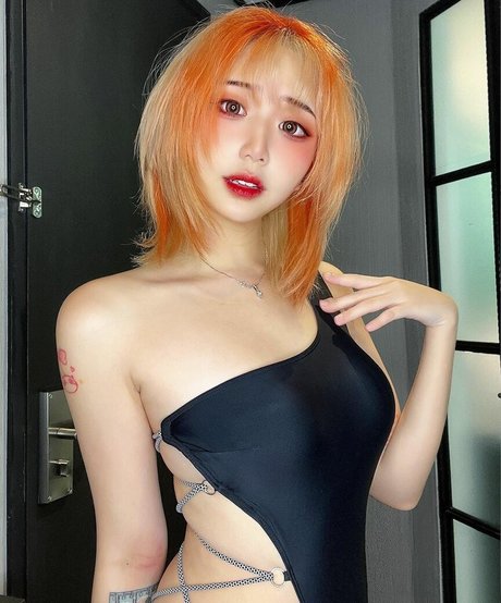 Akaei Ray star du porno gratuite image