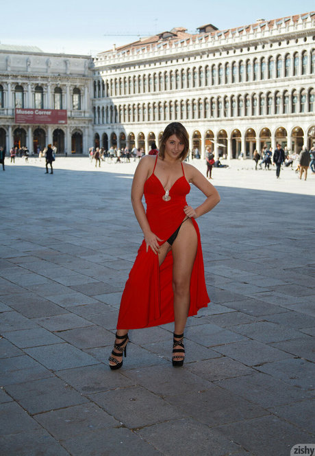 Carolina Barabaschi modelo desnudo foto