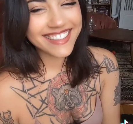 Prunette modelo erótico imágenes