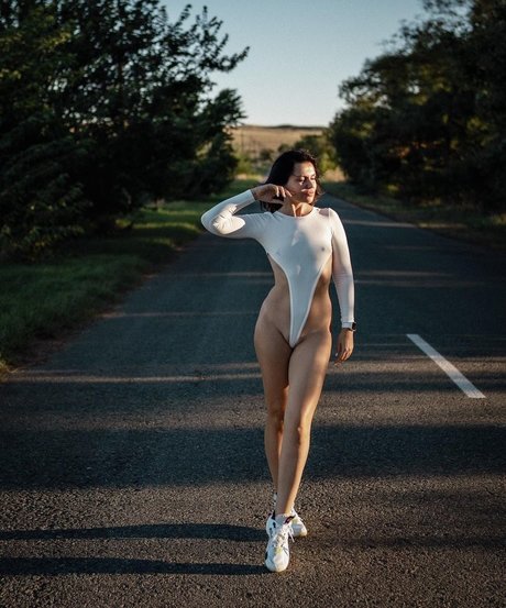 Elena Ptena estrella libre fotos