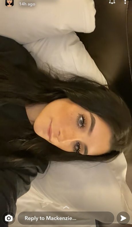 Mackenzie Jones estrella porno desnuda imagen