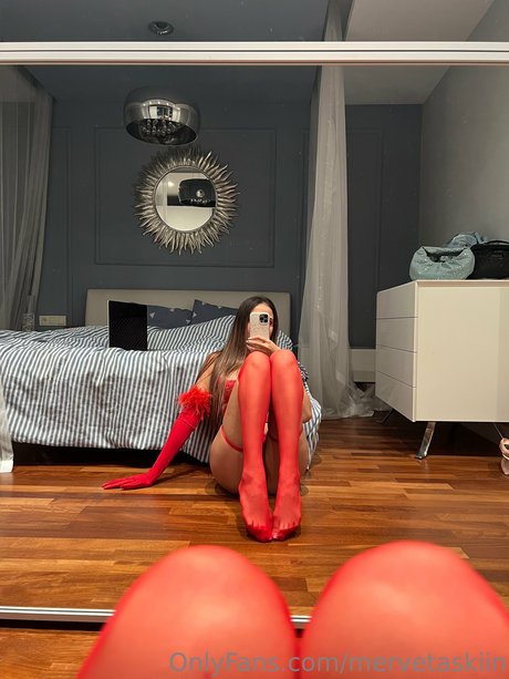 Merve Taskn modelo desnudos recopilación
