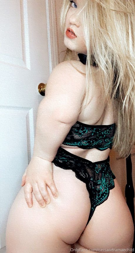 _Cassandra Mae Davis star hot images