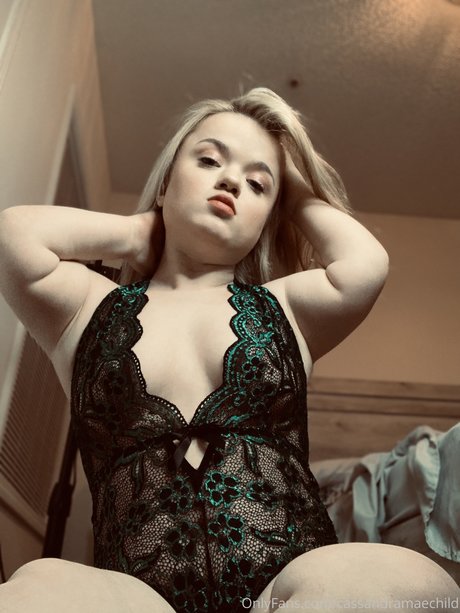 _Cassandra Mae Davis sex model pic