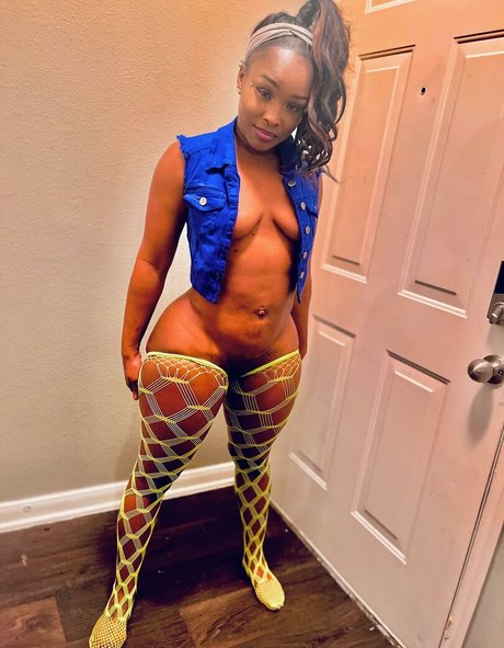 Kingand Tink sexy model image