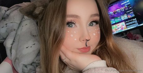 Enyaarwyen modèle magnifique des photos