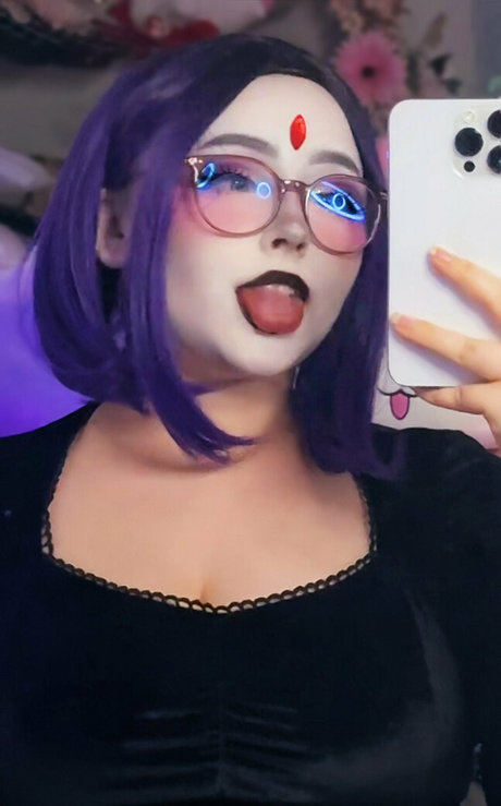 Enyaarwyen modèle xxx photo