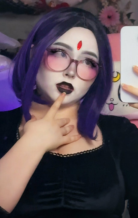 Enyaarwyen star pornographique des photos