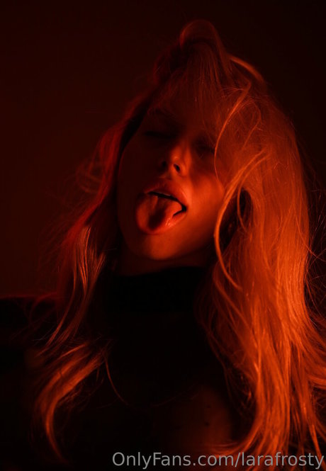 larafrosty star du porno érotique image
