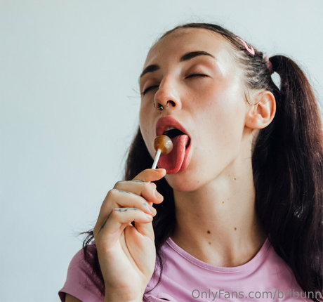 bribunn modelo hermosa fotos