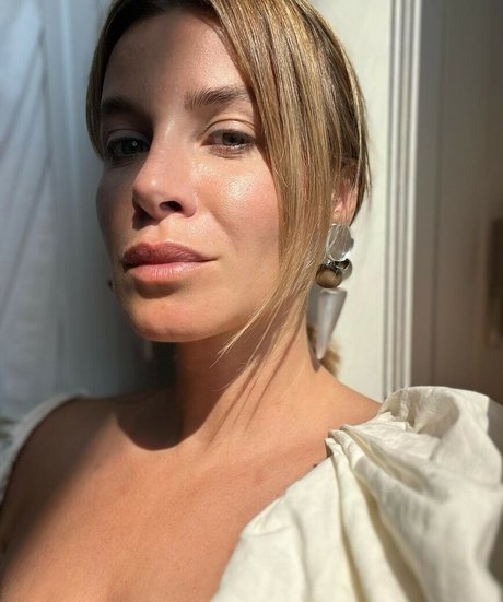 Victoria Koblenko actrice sexy archive