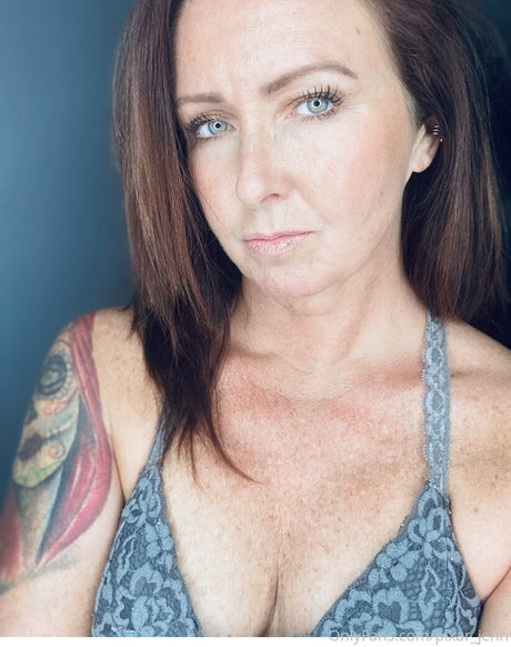 Ishrn modelo agradable imagen