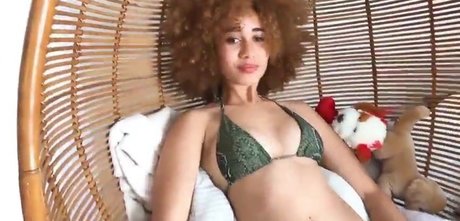 xulanichristine jolie star du porno galerie